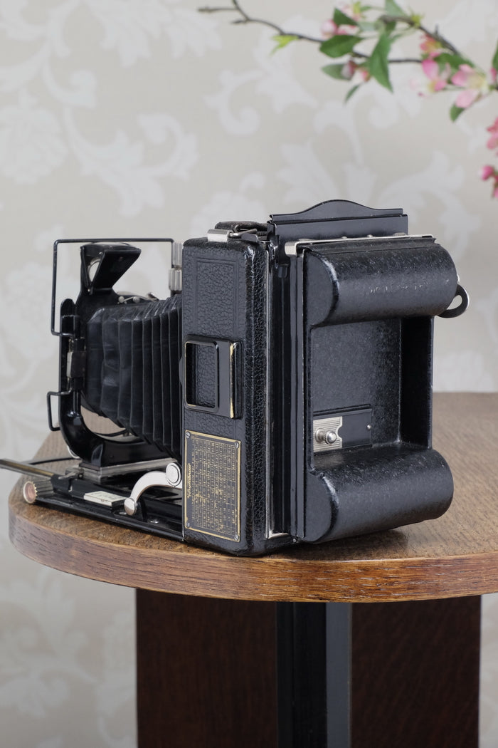 Excellent! 1931 Voigtlander Bergheil Camera with HELIAR LENS and 120 Roll-film back!! Freshly serviced CLA’d - Voigtlander- Petrakla Classic Cameras