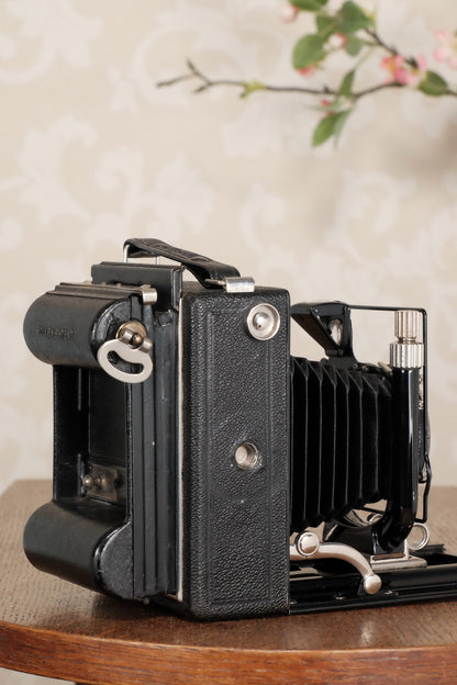 Superb! 1932 Voigtlander Bergheil Camera with Heliar lens and Roll-Film back! Freshly serviced CLA’d - Voigtlander- Petrakla Classic Cameras