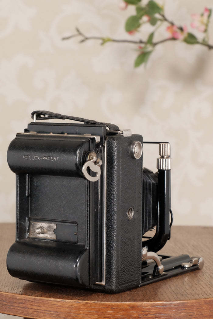 Superb! 1932 Voigtlander Bergheil Camera with Heliar lens and Roll-Film back! Freshly serviced CLA’d - Voigtlander- Petrakla Classic Cameras