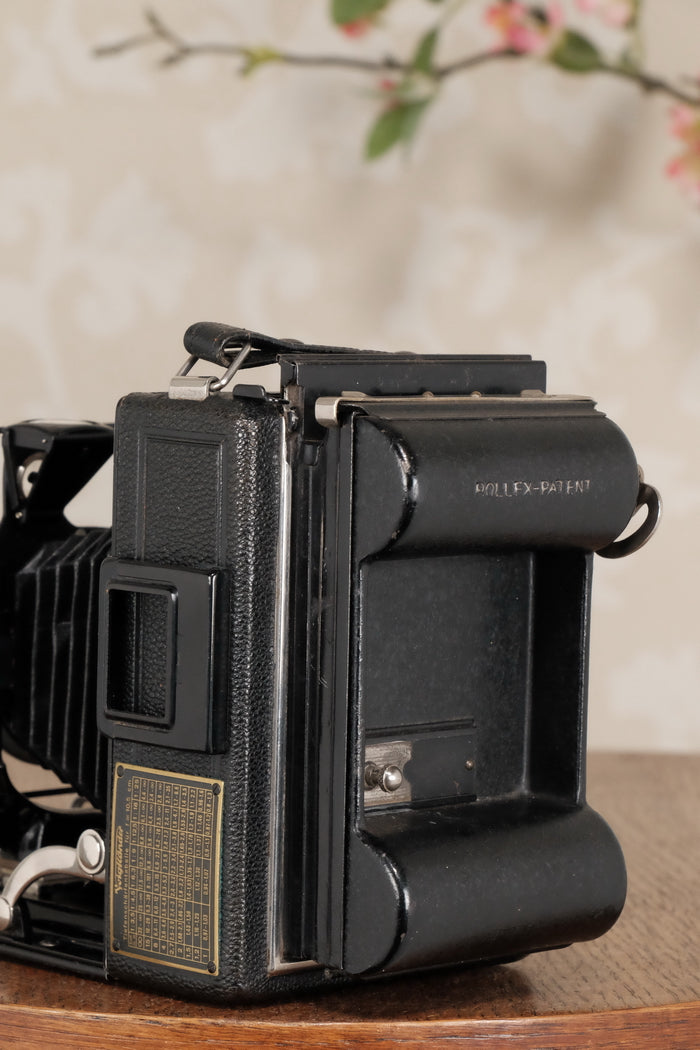 Superb! 1932 Voigtlander Bergheil Camera with Heliar lens and Roll-Film back! Freshly serviced CLA’d - Voigtlander- Petrakla Classic Cameras