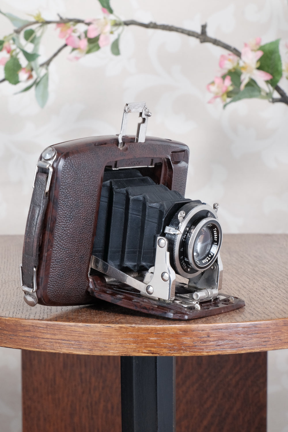 SUPERB! Rare 1934 Ebner 6x4.5 Brown Bakelite Art Deco Camera. Freshly serviced , CLA‘d