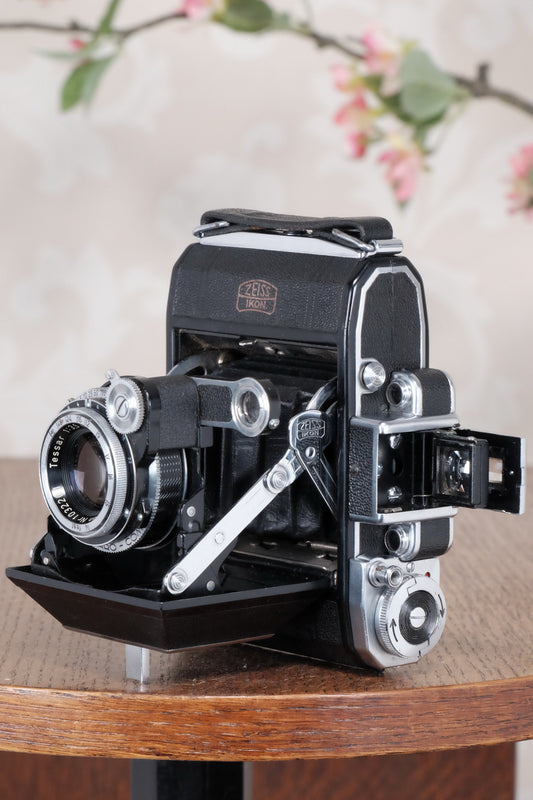 Superb! 1952 Zeiss Ikon Super Ikonta, Synchro-Compur & Coated Tessar, CLA’d, Freshly Serviced! - Zeiss-Ikon- Petrakla Classic Cameras