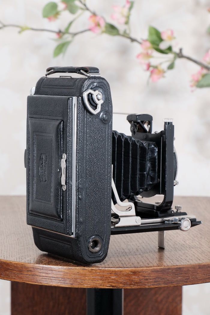 1931 ZEISS-IKON ICARETTE, 6x9 German folding camera with Carl Zeiss Tessar lens. Freshly Serviced, CLA’d - Zeiss-Ikon- Petrakla Classic Cameras