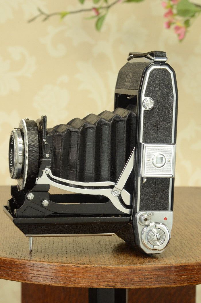 Near Mint! 1938 Zeiss-Ikon Ikonta 6x9, FRESHLY SERVICED - Zeiss-Ikon- Petrakla Classic Cameras