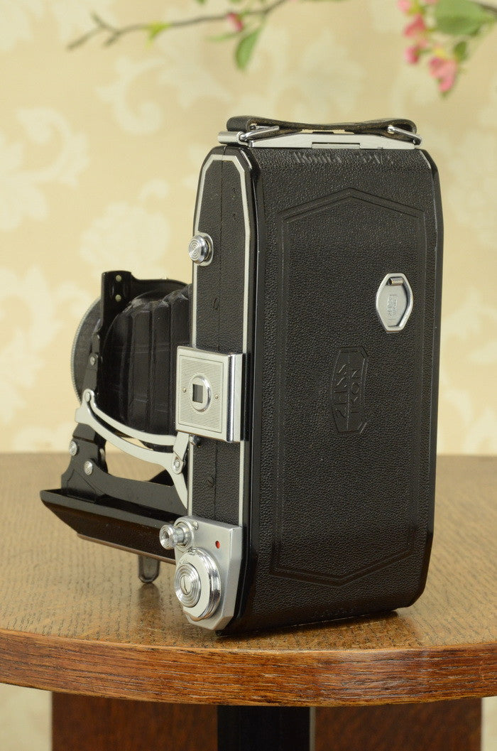 Near Mint! 1938 Zeiss-Ikon Ikonta 6x9, FRESHLY SERVICED - Zeiss-Ikon- Petrakla Classic Cameras