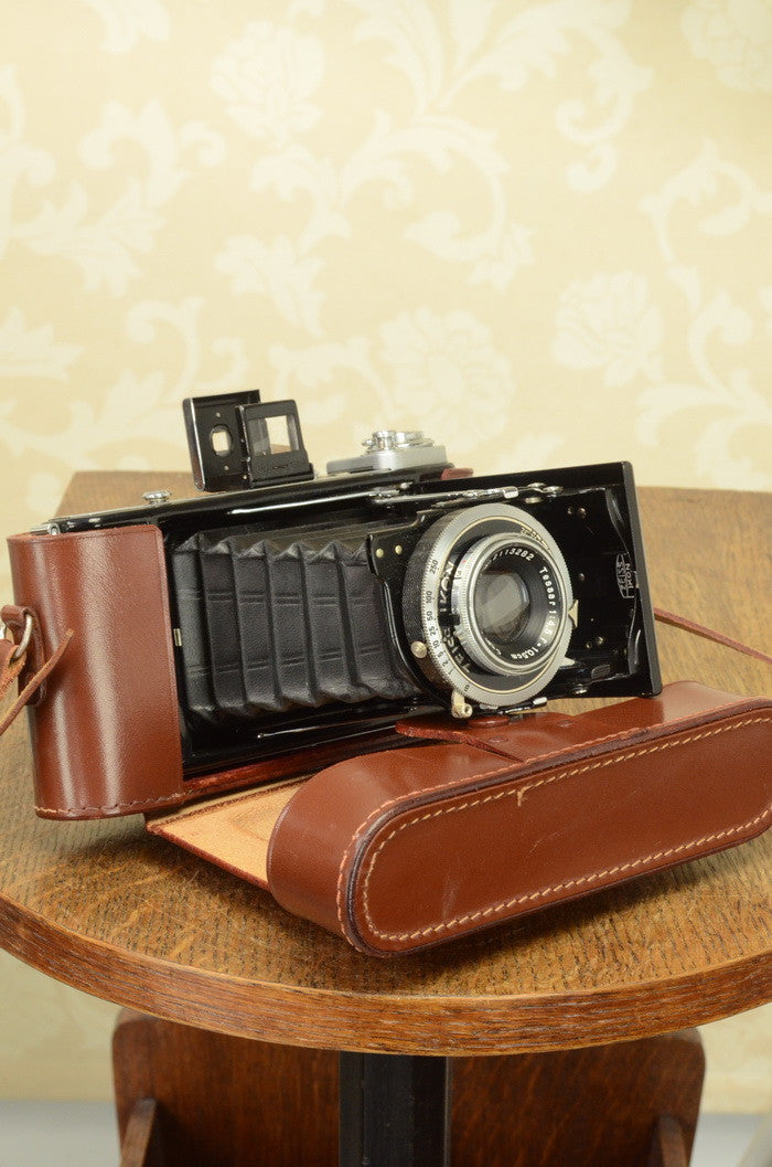 Near Mint! 1938 Zeiss-Ikon Ikonta 6x9, FRESHLY SERVICED - Zeiss-Ikon- Petrakla Classic Cameras