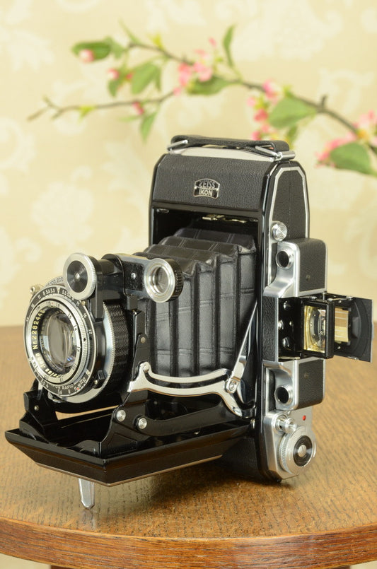 NEAR MINT! 1938 Zeiss Ikon Super Ikonta 6x9, Tessar lens, Compur Rapid shutter. - Zeiss-Ikon- Petrakla Classic Cameras