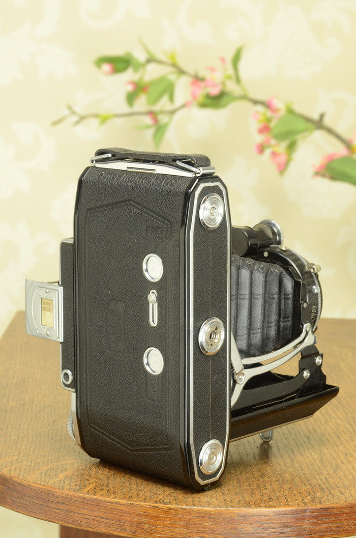 NEAR MINT! 1938 Zeiss Ikon Super Ikonta 6x9, Tessar lens, Compur Rapid shutter. - Zeiss-Ikon- Petrakla Classic Cameras