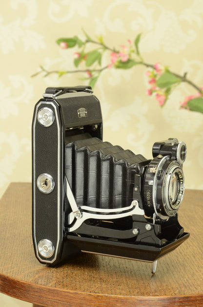 NEAR MINT! 1938 Zeiss Ikon Super Ikonta 6x9, Tessar lens, Compur Rapid shutter. - Zeiss-Ikon- Petrakla Classic Cameras