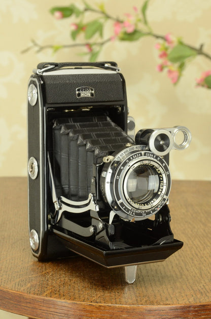 NEAR MINT! 1938 Zeiss Ikon Super Ikonta 6x9, Tessar lens, Compur Rapid shutter. - Zeiss-Ikon- Petrakla Classic Cameras