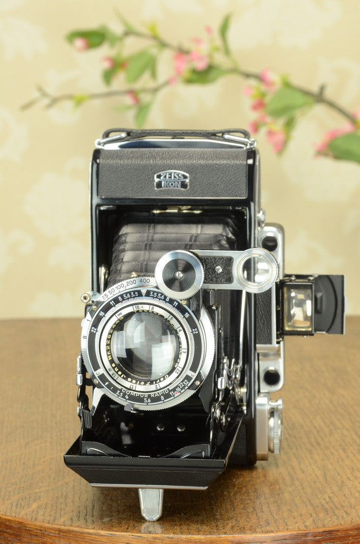 NEAR MINT! 1938 Zeiss Ikon Super Ikonta 6x9, Tessar lens, Compur Rapid shutter. - Zeiss-Ikon- Petrakla Classic Cameras