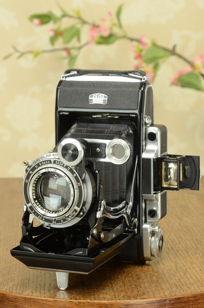 NEAR MINT! 1938 Zeiss Ikon Super Ikonta 6x9, Tessar lens, Compur Rapid shutter. - Zeiss-Ikon- Petrakla Classic Cameras