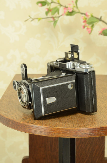 NEAR MINT! 1938 Zeiss Ikon Super Ikonta 6x9, Tessar lens, Compur Rapid shutter. - Zeiss-Ikon- Petrakla Classic Cameras