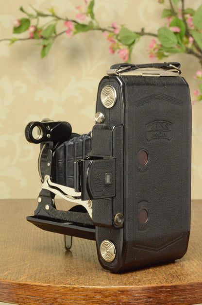 SUPERB! 1935 Zeiss Ikon Super Ikonta 6x9, Tessar lens, FRESHLY SERVICED - Zeiss-Ikon- Petrakla Classic Cameras