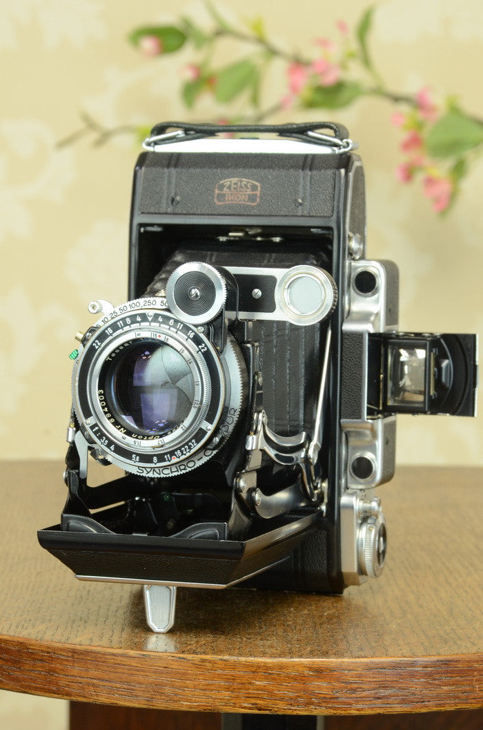 NEAR MINT! 1955 Zeiss-Ikon Super 6x9 Ikonta 531/2, Synchro-Compur & Coated Zeiss Tessar lens. - Zeiss-Ikon- Petrakla Classic Cameras