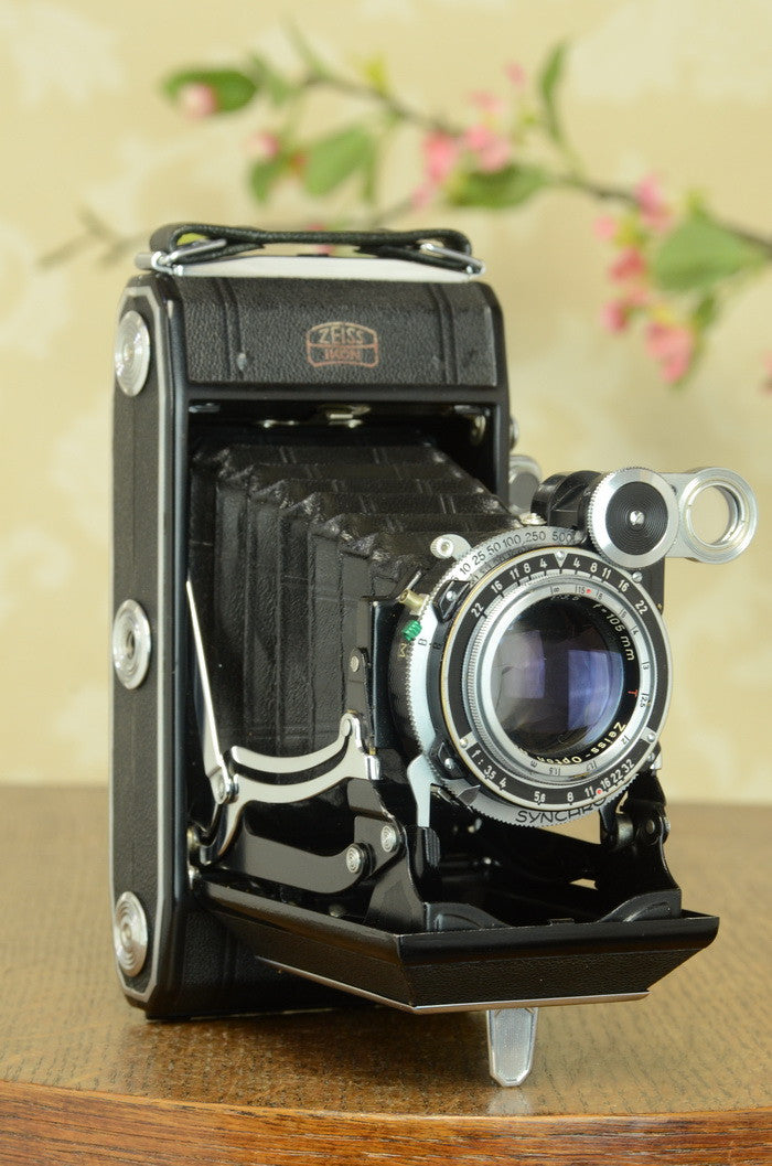 NEAR MINT! 1955 Zeiss-Ikon Super 6x9 Ikonta 531/2, Synchro-Compur & Coated Zeiss Tessar lens. - Zeiss-Ikon- Petrakla Classic Cameras