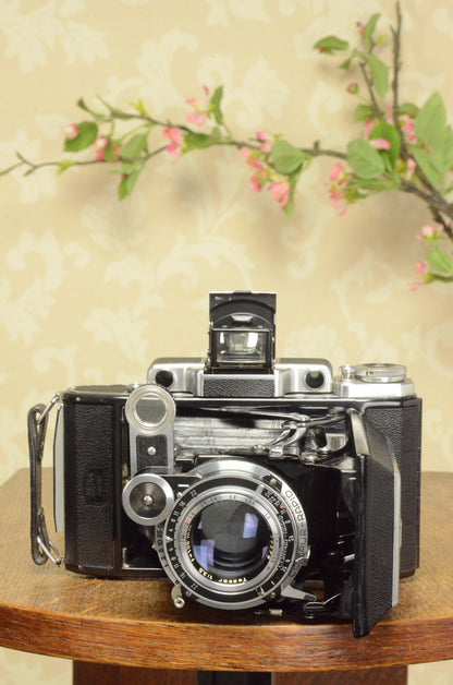 SUPERB! 1953 Zeiss-Ikon Super 6x9 Ikonta, T Coated Zeiss Tessar lens, FRESHLY SERVICED - Zeiss-Ikon- Petrakla Classic Cameras