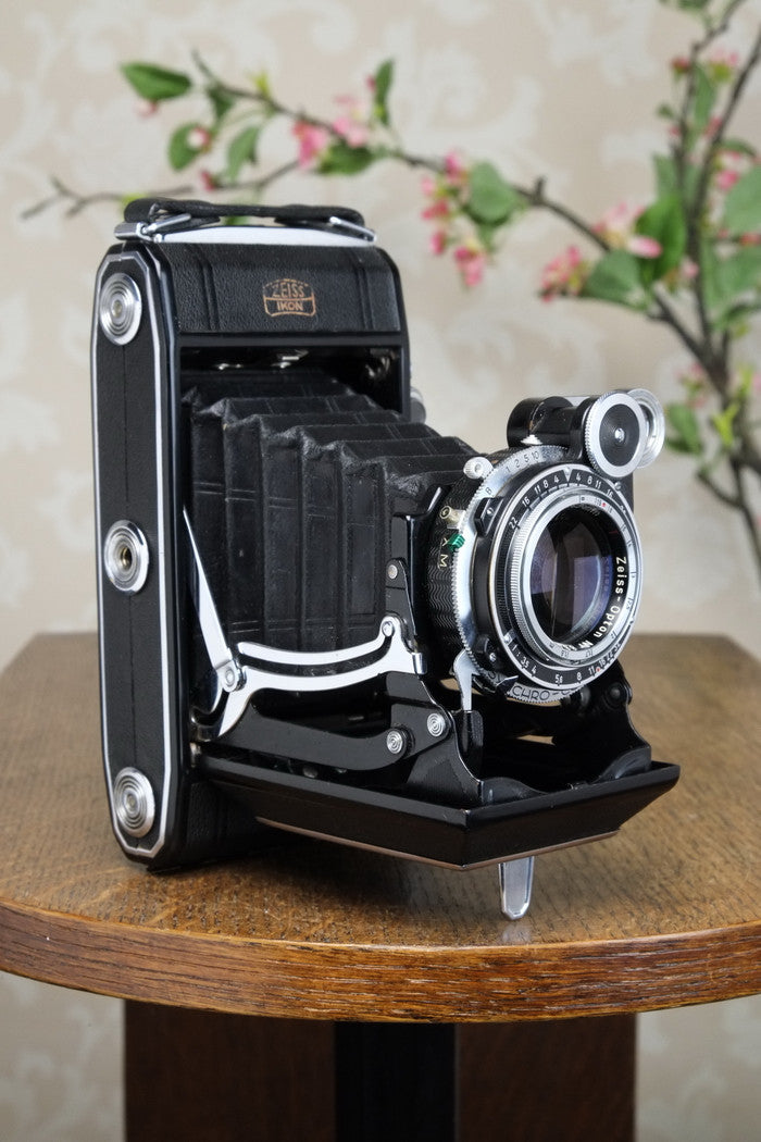 SUPERB! 1952 Zeiss-Ikon Super 6x9 Ikonta 531/2, Synchro-Compur & Coated Zeiss Tessar lens. Freshly Serviced! - Zeiss-Ikon- Petrakla Classic Cameras