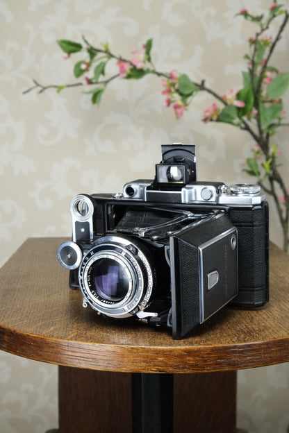 SUPERB! 1952 Zeiss-Ikon Super 6x9 Ikonta 531/2, Synchro-Compur & Coated Zeiss Tessar lens. Freshly Serviced! - Zeiss-Ikon- Petrakla Classic Cameras